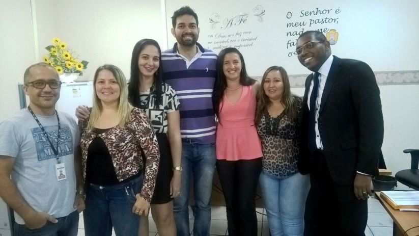 Pedro Davi com e os servidores da comarca de Bacabal.