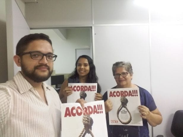 O SINDJUS/MA parabeniza as servidoras do 9º Juizado Especial, Bernardete Fróes e Liana Amorim que em meio a adversidades permaneceram firmes até o último dia da greve de 2015, nas palavras delas "O mal prevalece quando os cidadãos de bem se calam".
