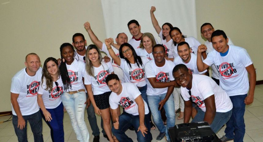 Servidores auxiliares reunidos para debater o desvio de funçao no ultimo dia 21