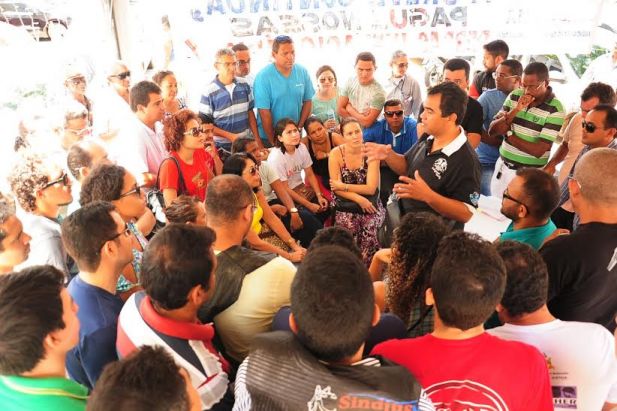 Aníbal Lins expondo aos servidores a conversa que teve com o Desembargador Lourival Serejo