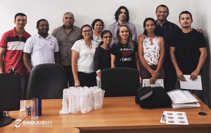 Servidores da Comarca de Poção de Pedras reunidos para a Assembleia Geral Regional do Sindjus-MA