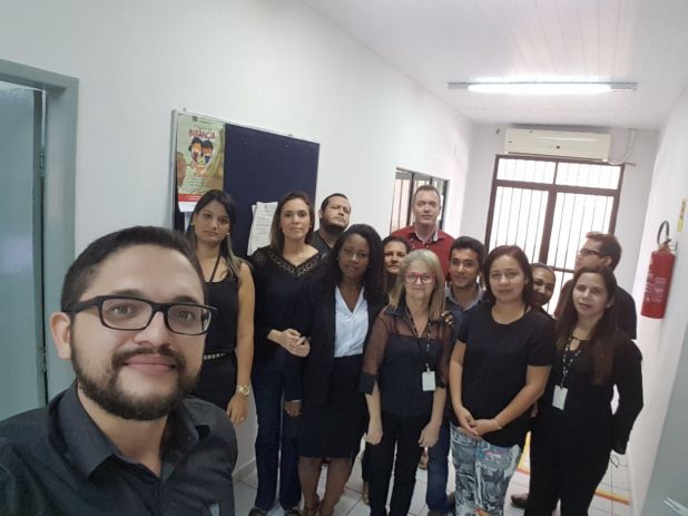 O diretor de Assuntos Jurídicos, Artur Estevam Filho, e servidores da Comarca de Balsas, que vestiram-se de preto na mobilizaçao de quarta-feira passada, dia 5 de julho