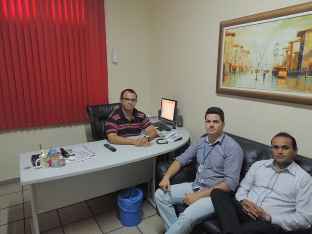 Reunidos na sede do SINDJUS-MA, Aníbal Lins, presidente do SINDJUS-MA; Paulo Sousa, economista do Dieese-MA e Fagner Damasceno, tesoureiro do SINDJUS-MA tratam da parceria institucional.