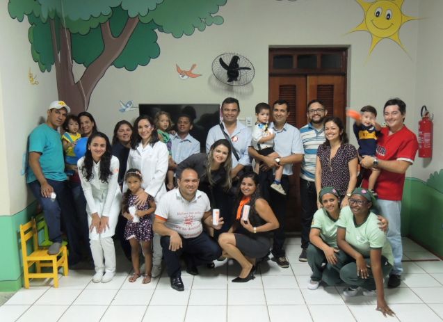 Pais, filhos e a equipe do SINDJUS-MA e Vip Cartão Desconto Coife Odonto que participaram da Ação na Creche Desembargadora Judite Pacheco.