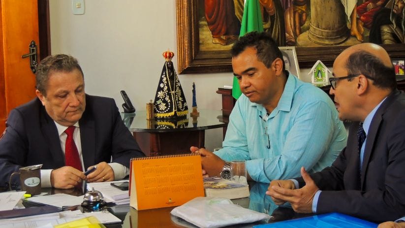 Presidente do TJMA, desembargador Cleones Cunha; Anibal Lins e o advogado Pedro Duailibe