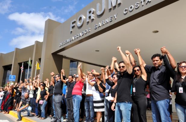 Servidores do Judiciário dizem "NÃO" a retirada de direitos e congelamento de seus salários e "SIM" pelo pagamento constitucional das Perdas Inflacionárias 2015.
