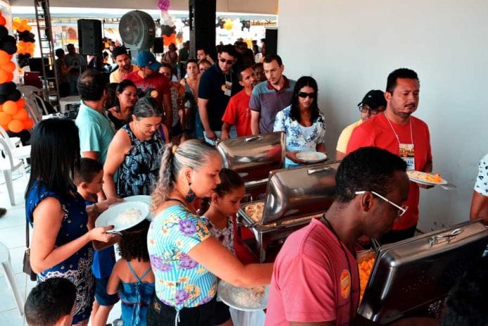 A feijoada foi servida ao meio dia e agradou os paladares