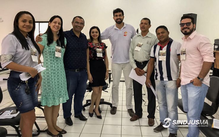 Servidores reunidos para Assembleia Regional em Maracaçumé