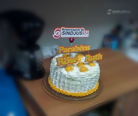 Na Comarca de Zé Doca, as servidoras Rosinikilsy Morais e Ruth Gomes estavam aniversariando nesta terça (19). Elas foram presenteadas com bolo para o parabéns