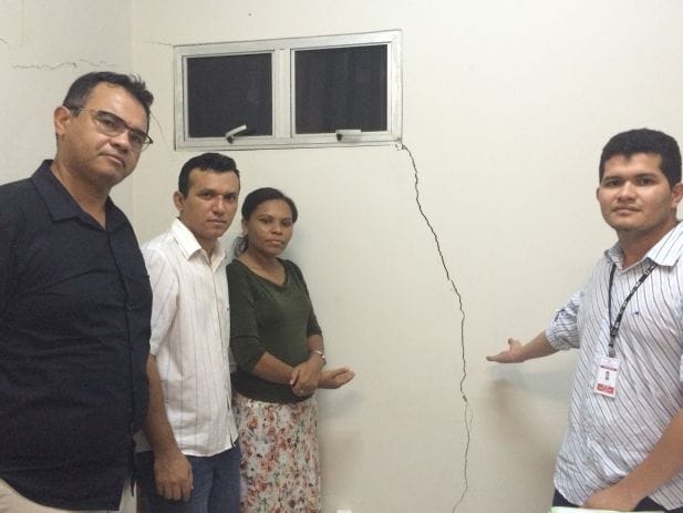Aníbal Lins, Presidente do SINDJUS-MA averigou as rachaduras no juizado de Pinheiro que foram mostradas pelos servidores.