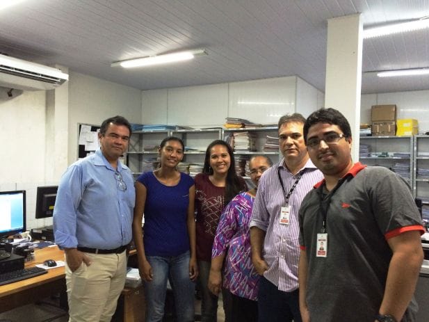 Aníbal Lins, presidente do SINDJUS-MA com os servidores da comarca de Governador Nunes Freire.