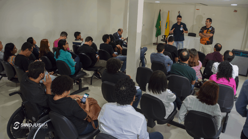 Servidores reunidos no Salão Ecumênico do Fórum do Calhau, em São Luís