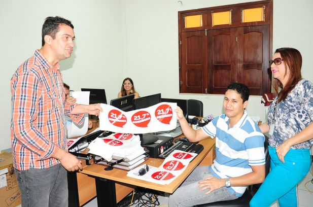 O "adesivaço" foi realizado na sede do TJ, CGJ e Centro Administrativo.