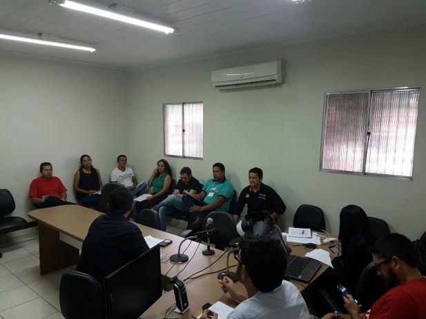 Servidores na Assembleia Regional de Presidente Dutra.