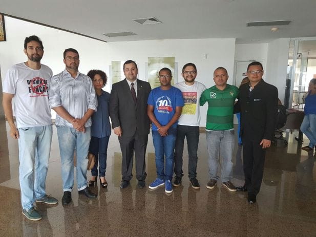 Comissão do SINDJUS com o deputado Vinicius Louro que atuou para aprovar a proposta de emenda que favoreceu a categoria.