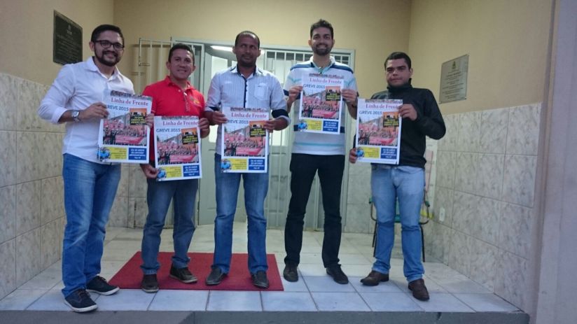 Diretores do SINDJUS-MA com os servidores da comarca de Buriti.