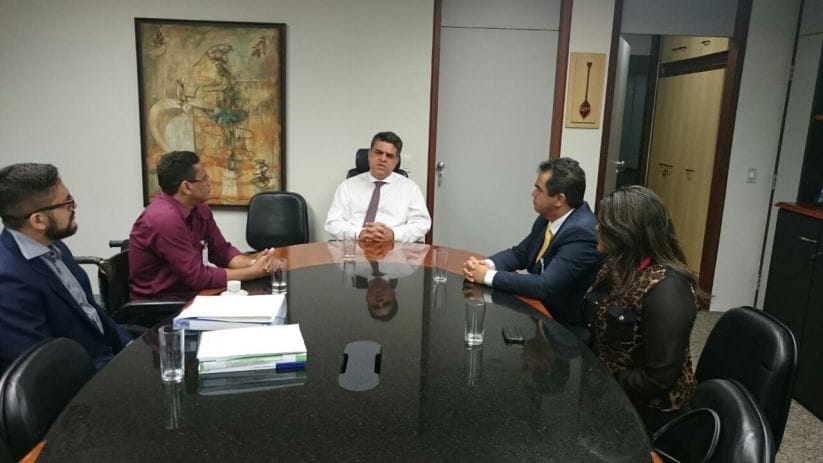 O conselheiro Lelio Bentes se comprometeu em dar atenção ao pedido do SINDJUS. -MA e entendeu o apelo dos sindicalistas para destinação de pelo menos 50% dos cargos comissionados para servidores efetivos do TJ-MA.