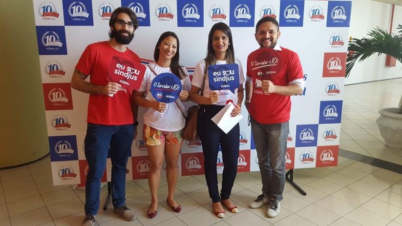 Na foto, da esquerda para direita: Adonis Batista, conselheiro fiscal; Jercilene Araújo, técnica judiciária, Mônica Leite, analista judiciária  e Artur Filho, diretor de Imprensa do Sindjus-MA.