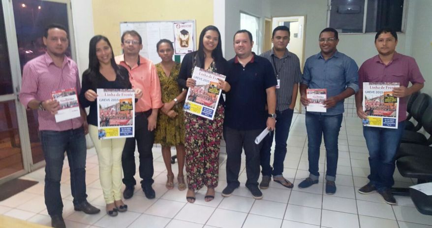 O secretário de cultura e promoção social com os servidores da comarca de Pinheiro.