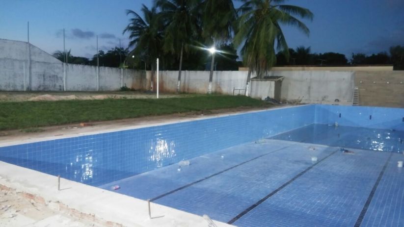 Piscina da sede social na Raposa. Obra concluída.