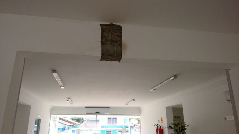 A reforma inacabada não pôs fim aos problemas de rachuras do prédio.