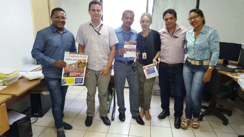 George dos Santos com os servidores da comarca de São Bento.