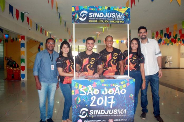 À esquerda o vice-presidente do Sindjus-MA, George Ferreira. E à direita, de camisa branca, o secretário de Mobilização do Sindicato, Pedro Davi
