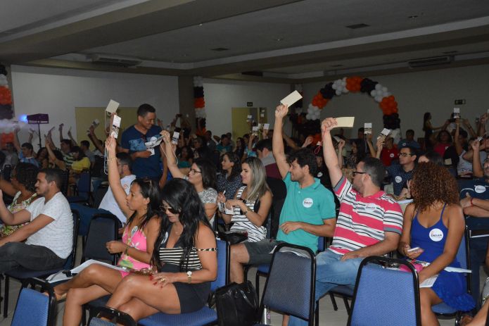 Servidores aprovam contas 