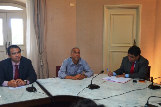 O presidente do SINDJUS-MA, Aníbal Lins com o líder sindical Noleto e o secretário Márcio Jerry