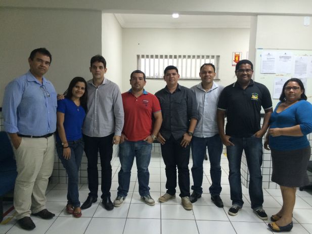 Aníbal Lins durante visita aos servidores de Santa Luzia do Paruá.